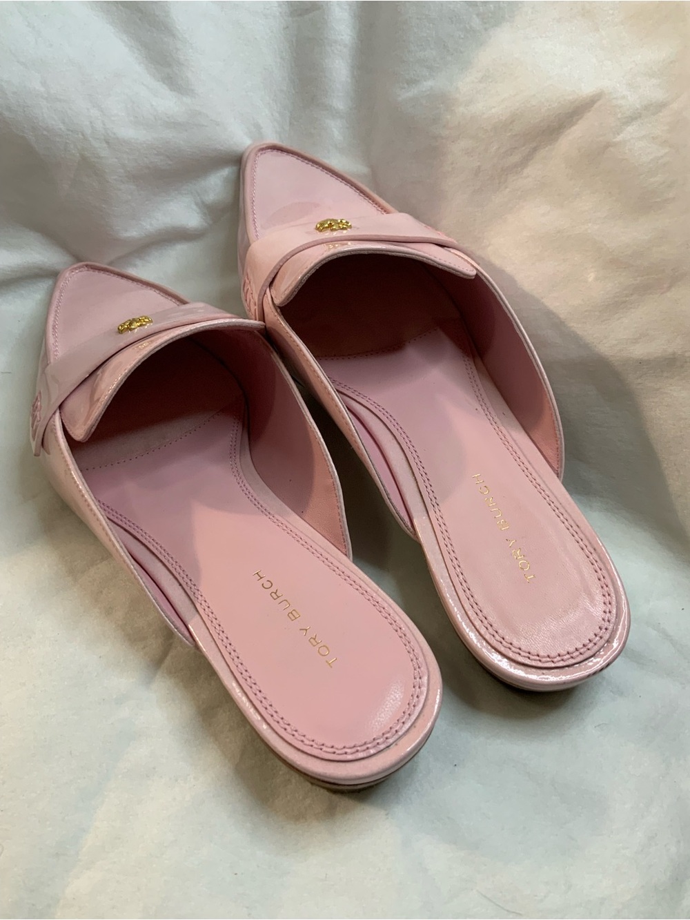 Tory Burch Blush Pink Patent Leather Pointed Slip-On Mules with Gold Emblem - Picture 4 of 8